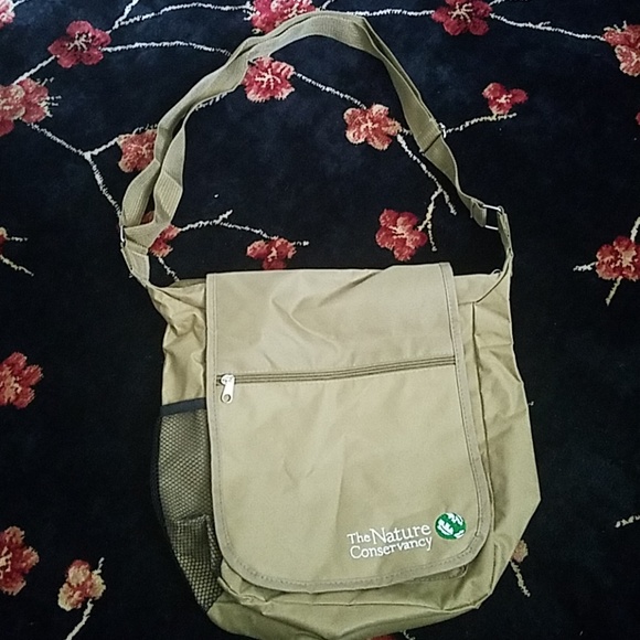 nature conservancy messenger bag